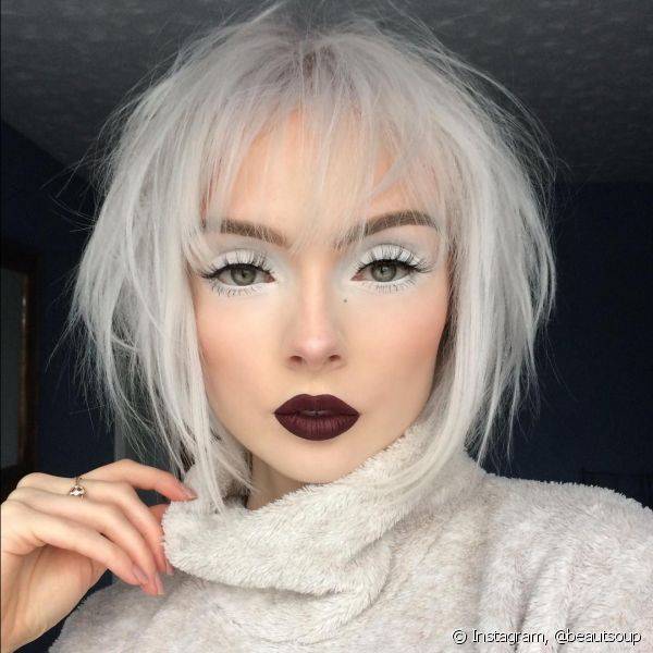 Já pensou em usar uma sombra branca com o cabelo platinado? (Foto: Instagram @beautsoup)